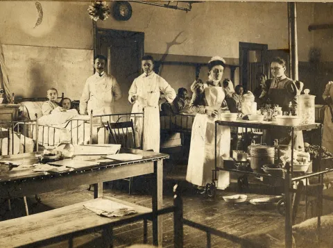 Ziekenzaal in het Binnengasthuis, circa 1900 (Stadsarchief Amsterdam)