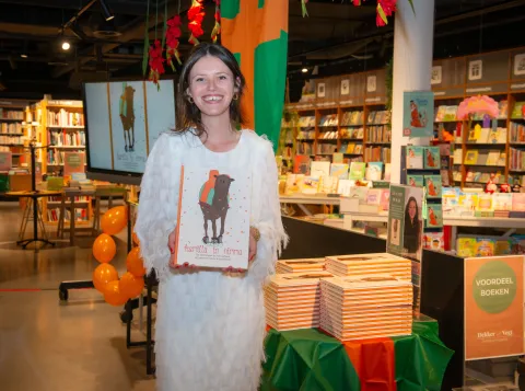 Eva op haar boekpresentatie bij Dekker v.d. Vegt in Nijmegen