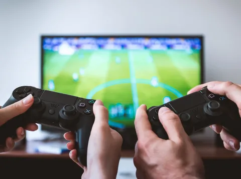 Jongeren die gamen met vrienden bouwen sterkere banden op