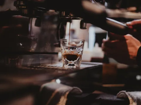 Dit is waarom koffie-dutjes beter werken dan normale dutjes
