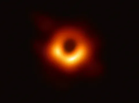 Astronomen maken eerste foto van een zwart gat