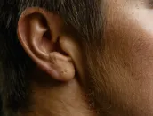 Close-up foto van een menselijk oor