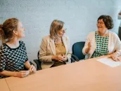 Tekenmoment Laudato Si' met vertegenwoordigers van FFTR en Stichting Socires