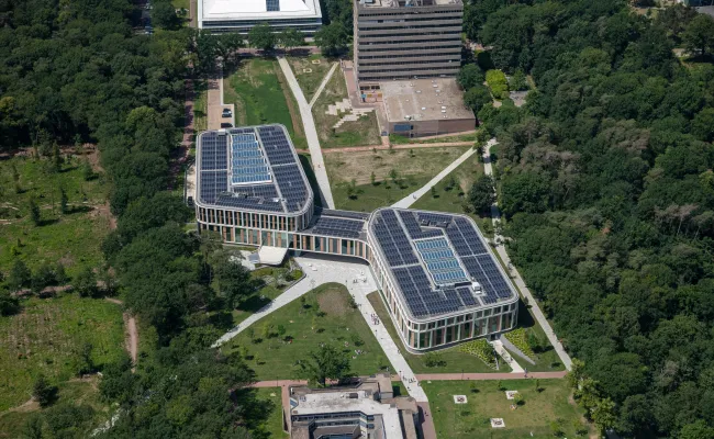 Zonnepanelen op het Maria Montessorigebouw