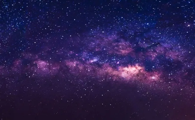 Panorama weergave universum, opname van melkweg sterrenstelsel met sterren op een nachtelijke hemel achtergrond.
