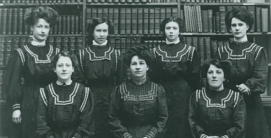 Curator Marion Frost surrounded by her all-female curatorial team (c.1908-1915)