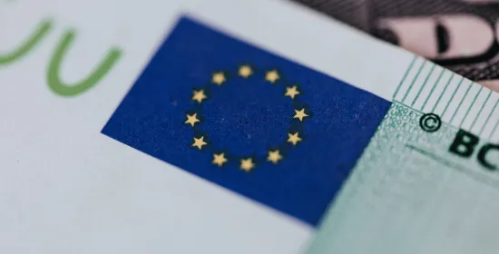Vlag van de Europese Unie op een bankbiljet