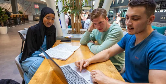 Students in campus restaurant De Refter