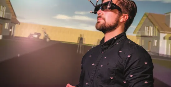 Persoon doet wetenschappelijk experiment met VRbril
