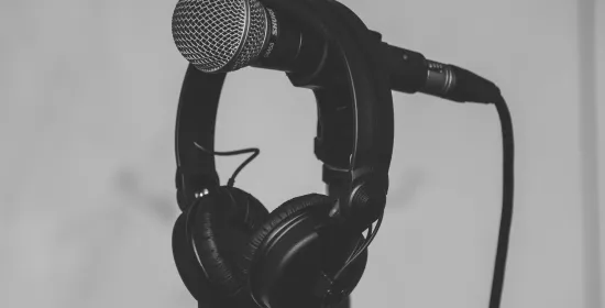 Microphone and headset