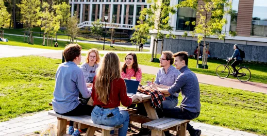 Persons in conversation Radboud Honours Academy