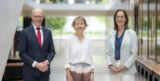 Het college van bestuur van de Radboud Universiteit bestaat uit José Sanders (rector magnificus), Daniël Wigboldus (voorzitter) en Agnes Muskens (vicevoorzitter)