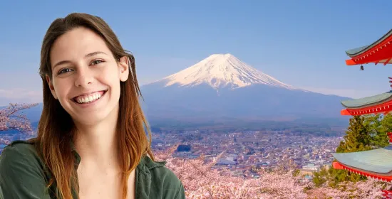 Vrouw voor een Japans landschap