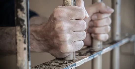 Persoon in de gevangenis