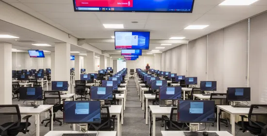 Computers in het Comeniusgebouw