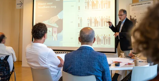 Foto van docent bij Digital Energy Dialogue