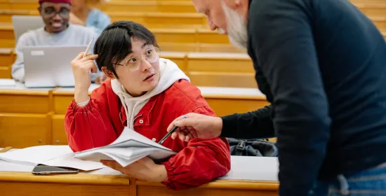 Lecturer helping a student in the lecture hall