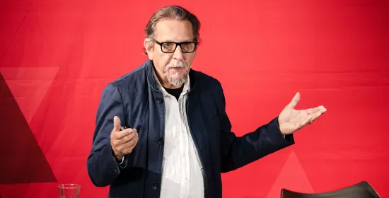 Glenn Albrecht geeft een lezing bij Radboud Reflects