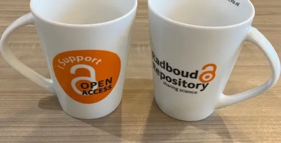 Mokken met open access logo