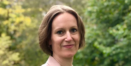Esther Papier portret