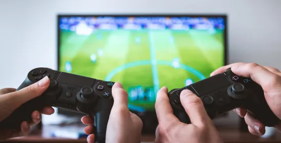 Jongeren die gamen met vrienden bouwen sterkere banden op