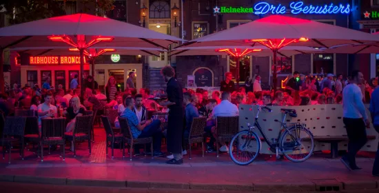 Hoogopgeleide migranten voelen juist mínder binding met Nederland