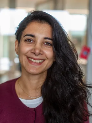 Portretfoto Farnaz Mosannenzadeh