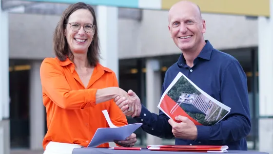 Agnes Muskens en Dick de Gunst hebben de overeenkomst gesloten
