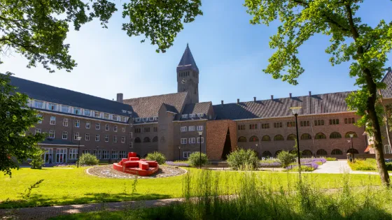 Een foto van het Berchmanianum, een gebouw op de campus van de Radboud Universiteit