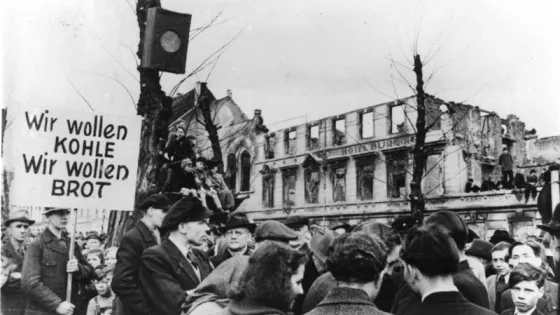 Bundesarchiv Bild 183-B0527-0001-753, Krefeld, Hungerwinter Demonstration
