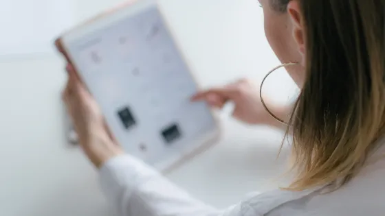 photo of a teacher using a teacher dashboard