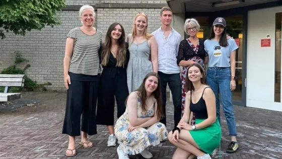 Photo Annemieke with a group of her students