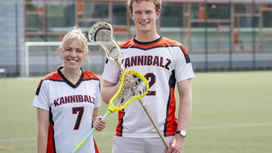 Twee lacrosse spelers van de Keizerstad Kannibalz